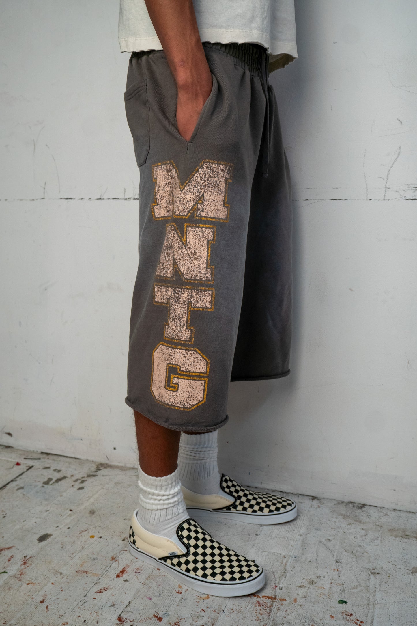 MNTG 3/4 Shorts